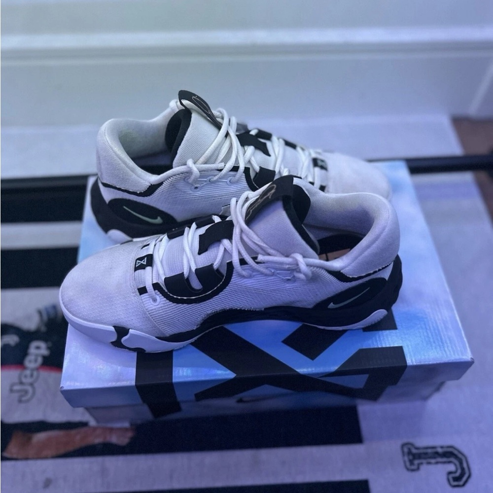 Nike PG 6 white and black